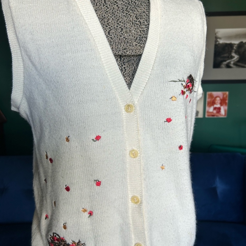 Southern Lady White V-Neck Sweater Autumn Embroidery